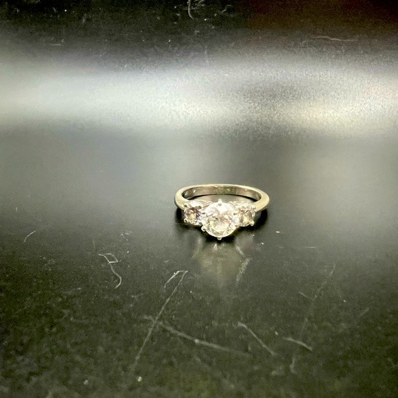Diamond Ring - Picture 1 of 9